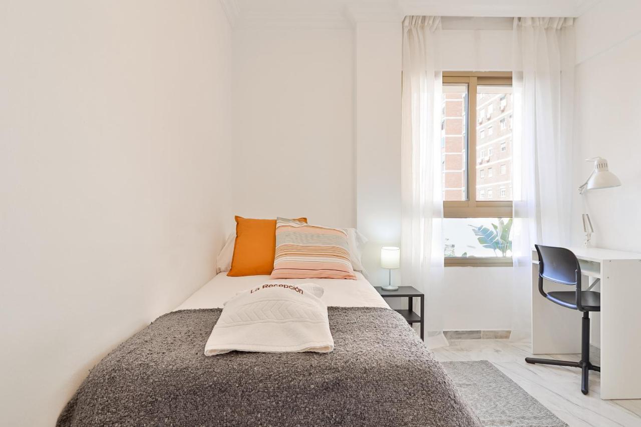 Appartamento C9 Roomy Luminous 5 Bedroom In Town *